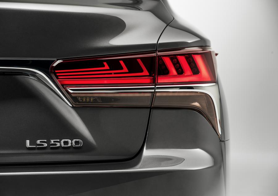 Детали экстерьера Lexus LS500 2017 года  (NA) (фото 11 из 67)